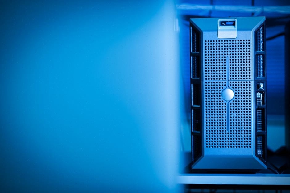 Campus de data center hyperscale avec équipements de refroidissement sobres
