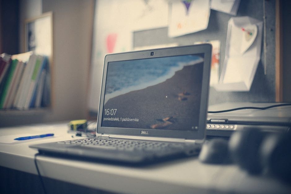 Administrateur installant KB5121767 sur plusieurs portables Dell