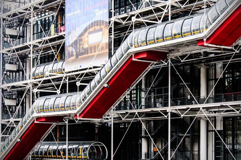 Centre de données moderne illustrant la demande en infrastructure IA