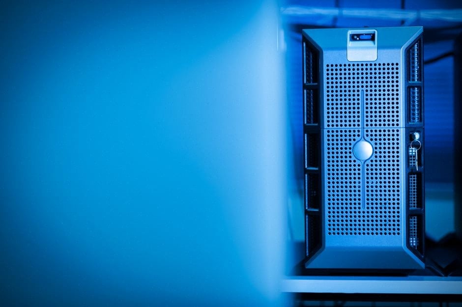 Ingénieurs chinois évaluant des achats de puces IA pour data center