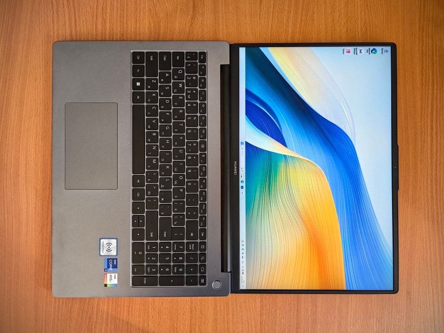 Mémoire DDR5 SODIMM dans un ordinateur portable 16 pouces