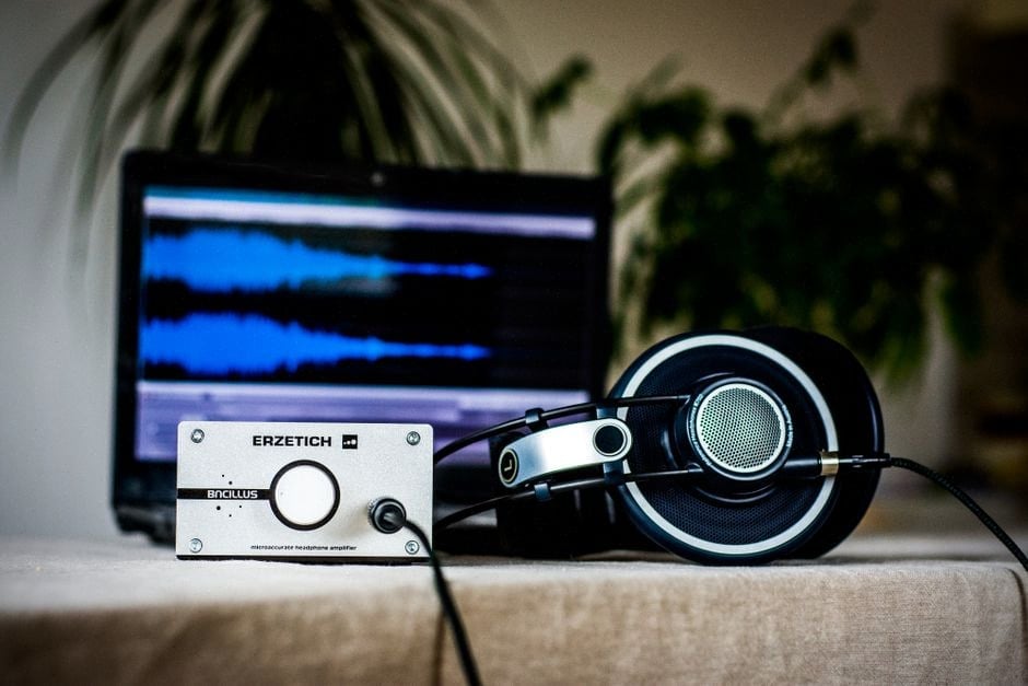 Connectique RCA XLR et sorties casque sur ampli hi-fi moderne