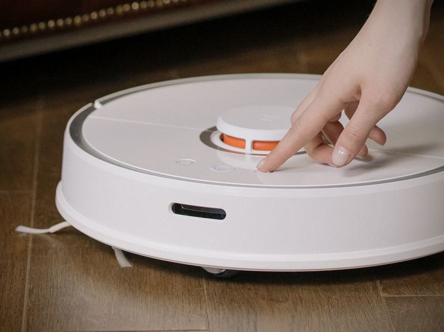 Écosystème AIoT Xiaomi avec objets connectés dans un logement moderne