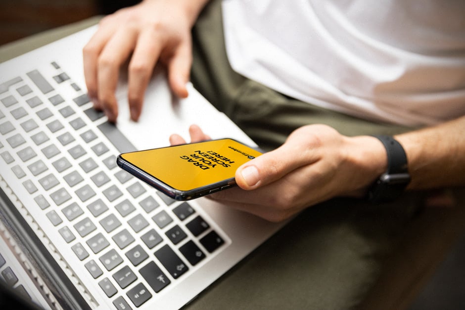 Offre virale MacBook Neo suspecte affichée sur un smartphone