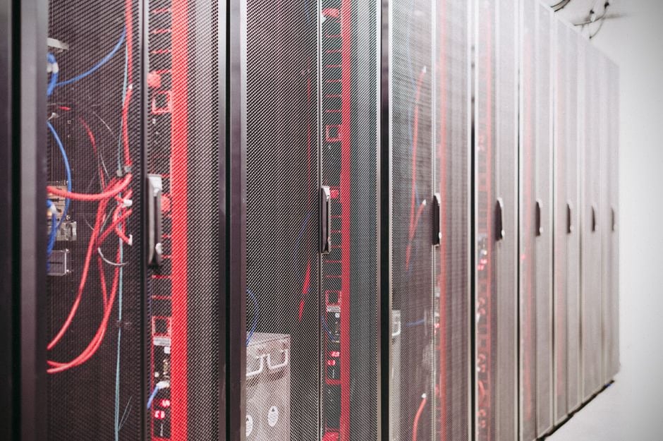 Centre de données IA illustrant les coûts énergétiques du cloud