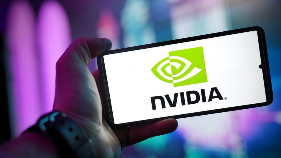Trader analysant les options Nvidia avant les résultats trimestriels
