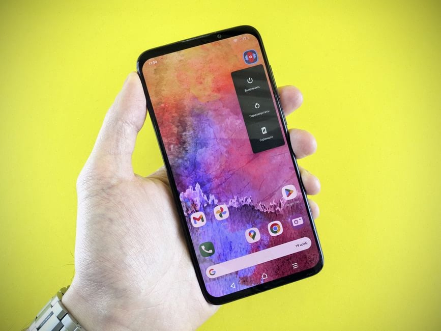 Écran pliable Android utilisé en multitâche avec fonctions Gemini